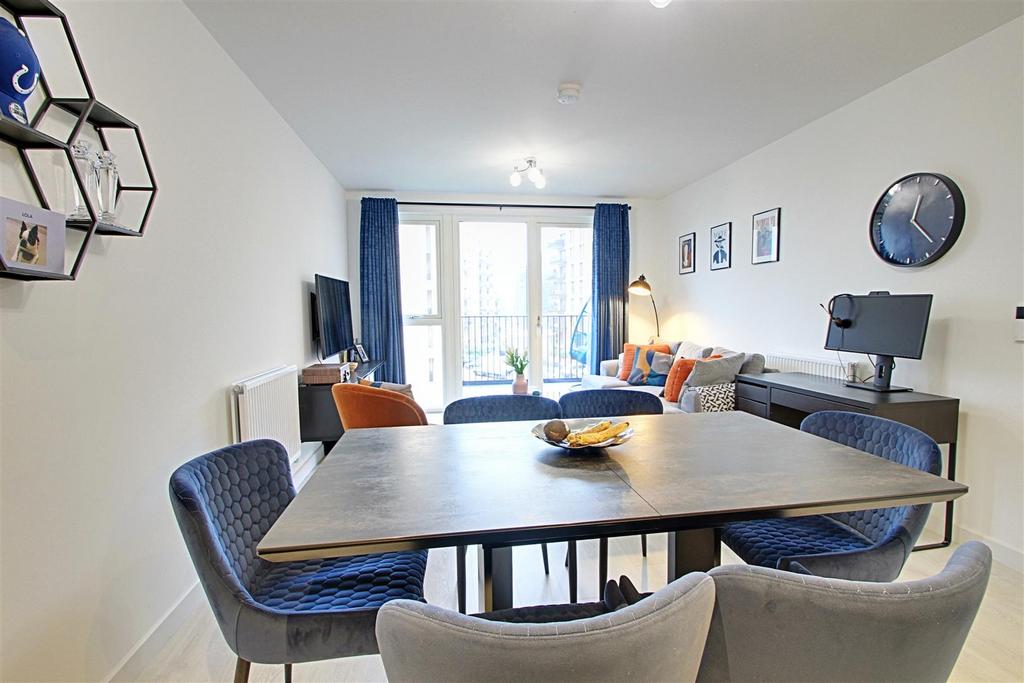 Living Dining 1.jpg
