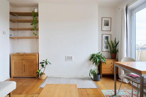 2 bedroom apartment for sale, Waterloo Gardens, London E2
