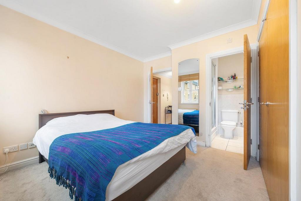 Bedroom 1 (2).JPG