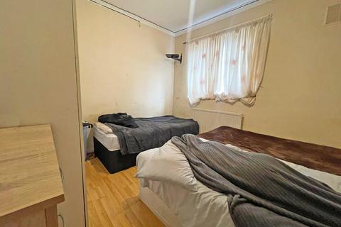undefined, Aston Street, London, E14
