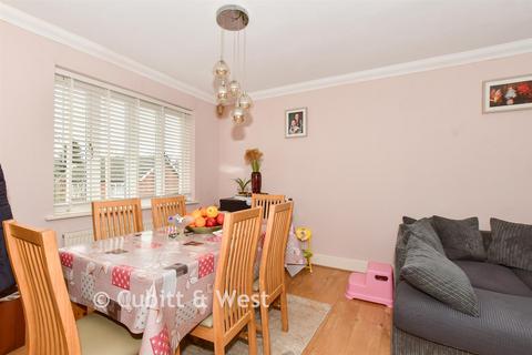 2 bedroom flat for sale, Ifield Road, West Green, Crawley, West Sussex