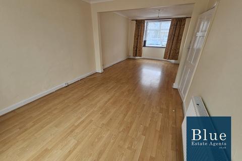 3 bedroom semi-detached house to rent, Devon Waye, Hounslow, TW5