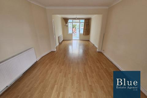 3 bedroom semi-detached house to rent, Devon Waye, Hounslow, TW5