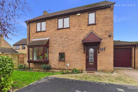 4 bedroom detached house for sale, Chestnut Close, Huntingdon PE28