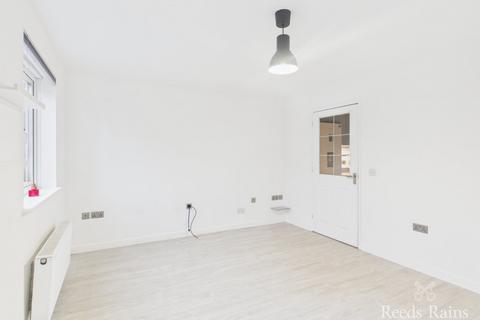 3 bedroom end of terrace house to rent, Garden Court, Durham DH6