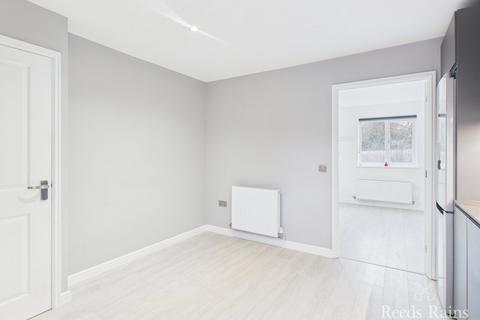 3 bedroom end of terrace house to rent, Garden Court, Durham DH6