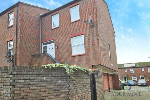 undefined, Leatherbottle Green, Erith DA18