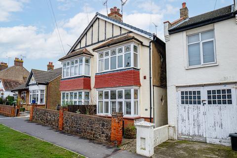 undefined, Westcliff Drive, Leigh-on-sea, SS9
