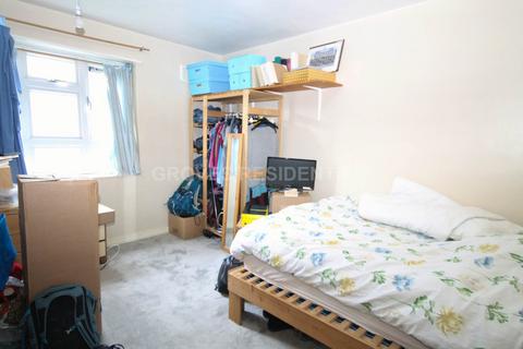 2 bedroom flat to rent, Coombe Road, New Malden