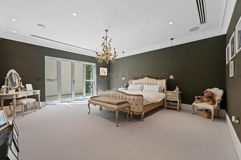 F&C - 45 Elizabeth Grove4.jpg