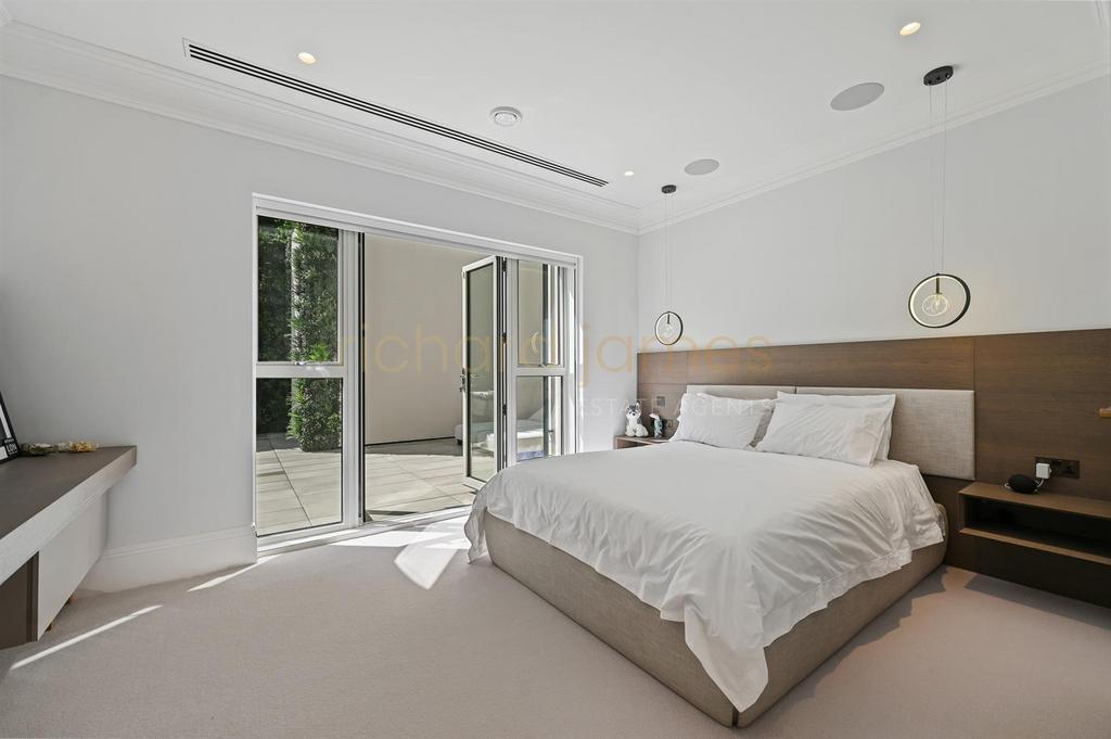 F&C - 45 Elizabeth Grove10.jpg