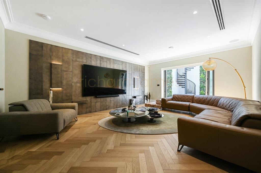 F&C - 45 Elizabeth Grove14.jpg