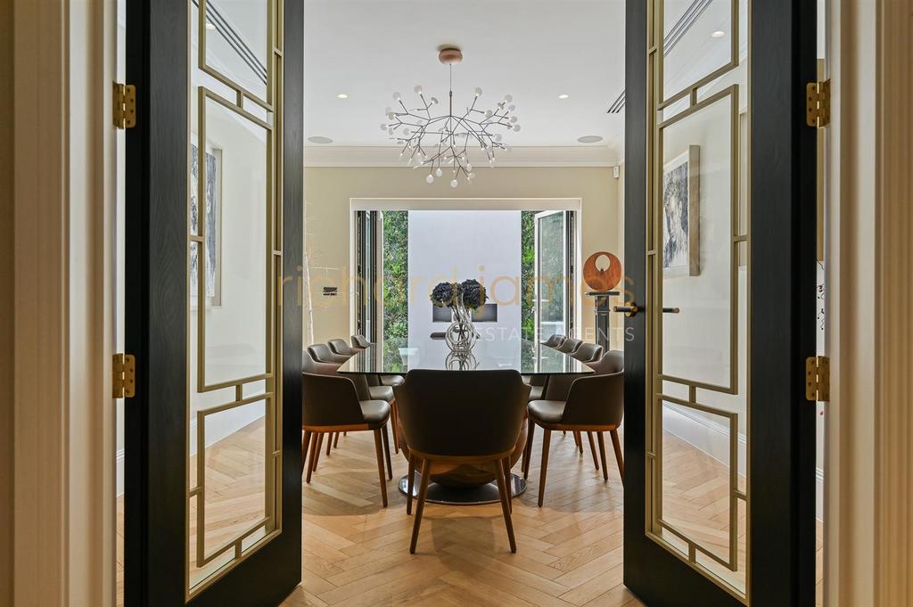 F&C - 45 Elizabeth Grove13.jpg