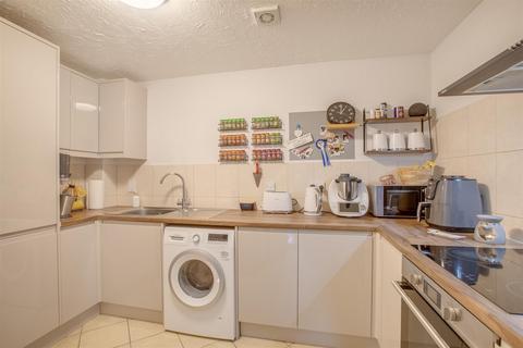 2 bedroom apartment for sale, Gandon Vale, High Wycombe HP13