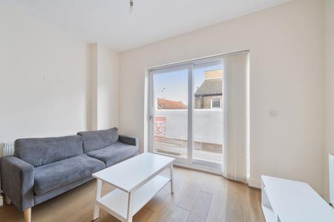 2 bedroom flat to rent, Balham Hill, London, SW12