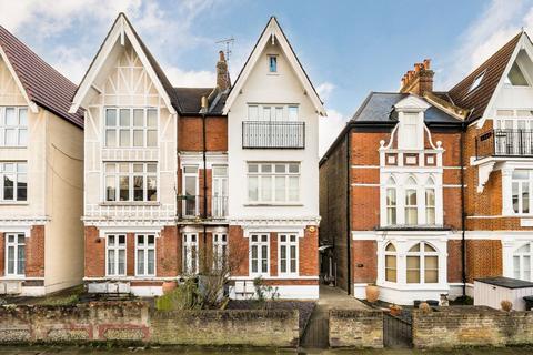 Sternhold Avenue, London SW2
