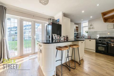 4 bedroom detached house for sale, The Grove, Brentwood, CM14
