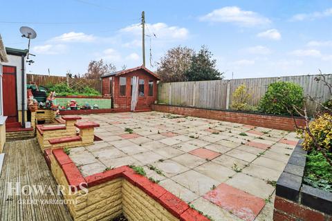 4 bedroom detached bungalow for sale, Greenhill Avenue, Caister-on-Sea