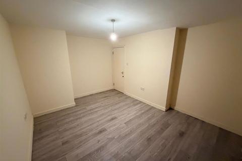 2 bedroom flat to rent, High Street, London