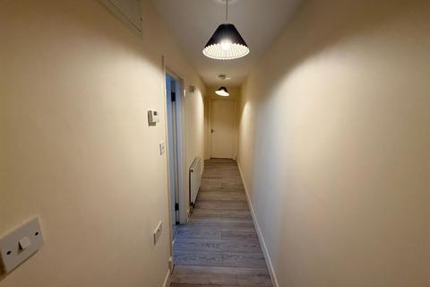 2 bedroom flat to rent, High Street, London