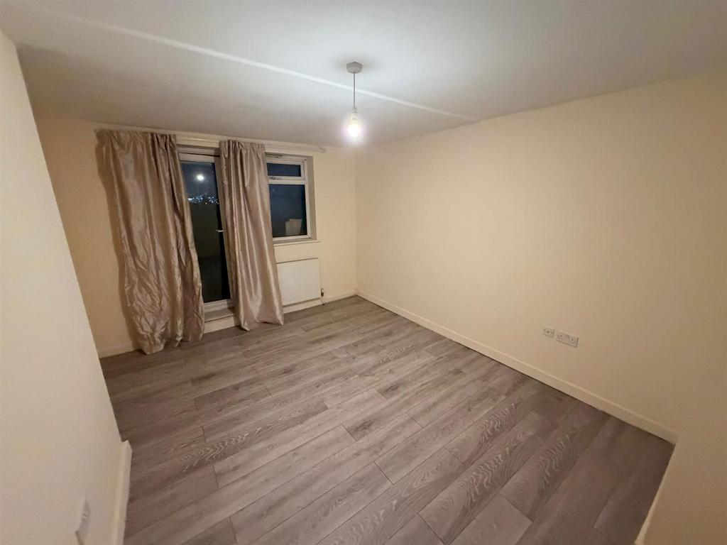 Flat 8 Eramo House.jpeg