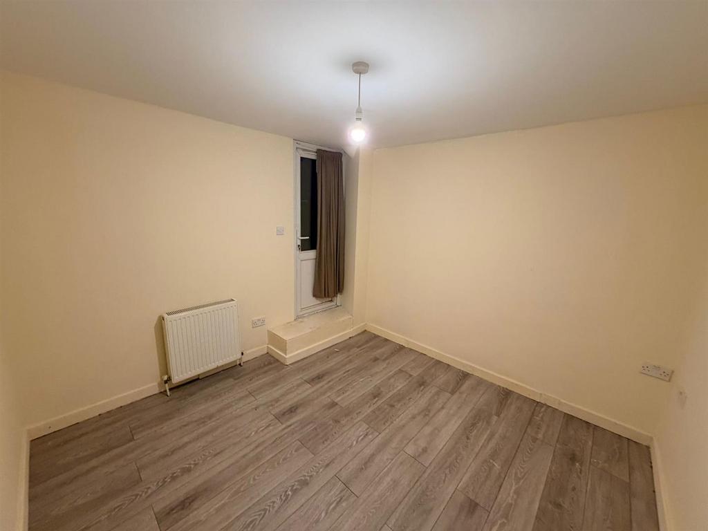Flat 8 Eramo House l V.jpeg