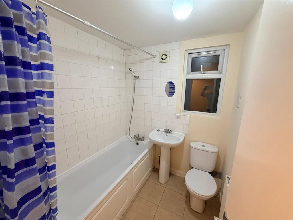 Flat 8 Eramo House lll.jpeg