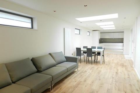 3 bedroom house to rent, Penrose Street, London SE17