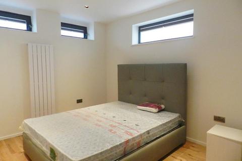 3 bedroom house to rent, Penrose Street, London SE17