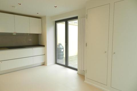3 bedroom house to rent, Penrose Street, London SE17