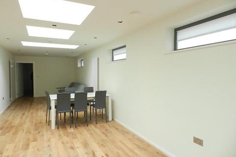 3 bedroom house to rent, Penrose Street, London SE17