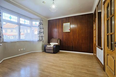 4 bedroom terraced house for sale, Kempton Road, East Ham, E6 2PB