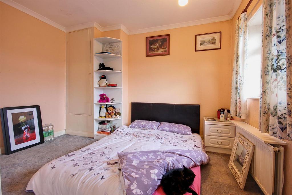 Bedroom 2 (rear)