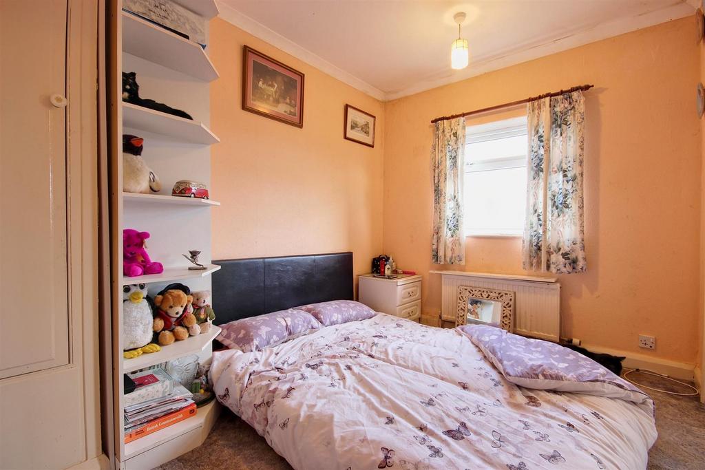 Bedroom 2 (rear)