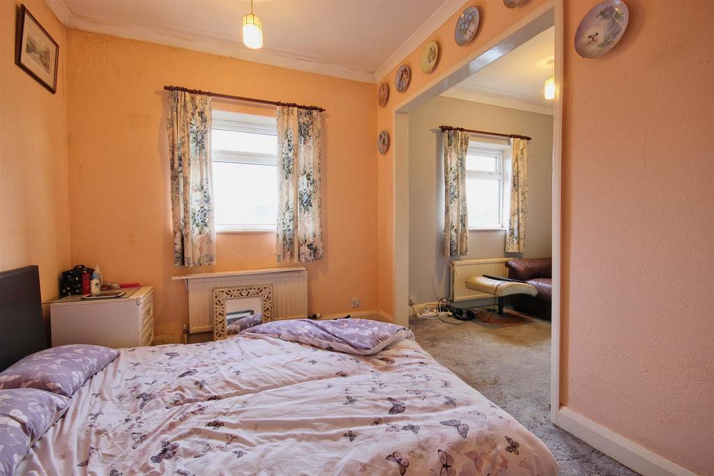 Bedroom 2 (rear)