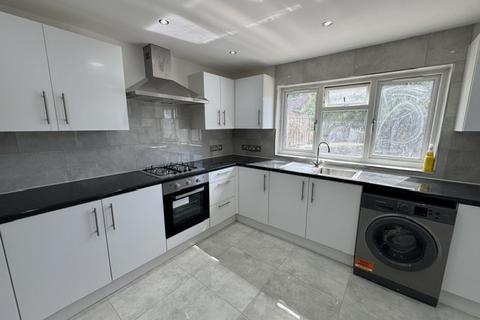 4 bedroom semi-detached house for sale, Markyate Road, Romford, RM8