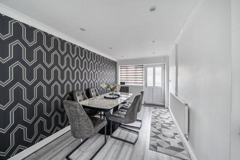 undefined, Willoughby Close, Bedfordshire LU6