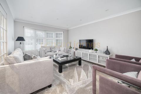 4 bedroom end of terrace house for sale, Hartfield Avenue, Elstree, WD6