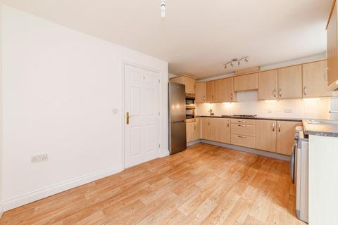 3 bedroom semi-detached house to rent, King John Street, Fleet