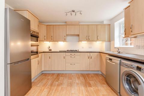 3 bedroom semi-detached house to rent, King John Street, Fleet