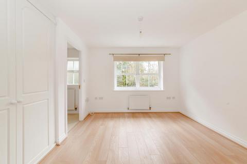 3 bedroom semi-detached house to rent, King John Street, Fleet
