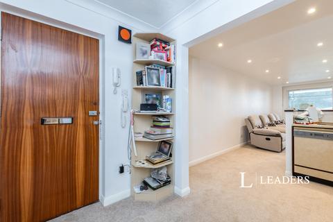 2 bedroom flat to rent, Manor Road, Bournemouth, Dorset, BH1