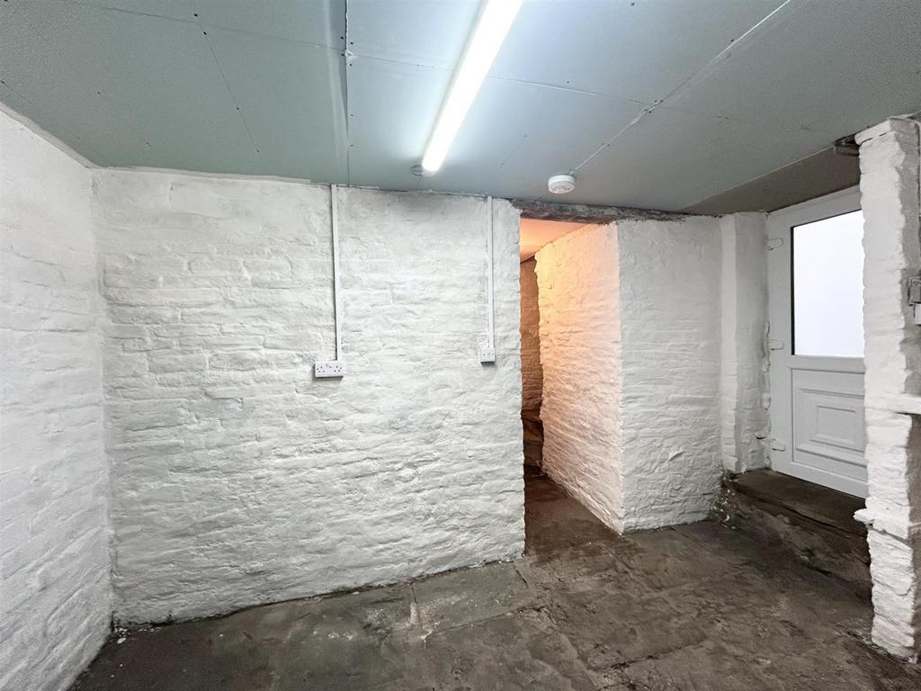 Adf4a7c4-b519-43eb-9eef-8d305ce0ceb0.jpg