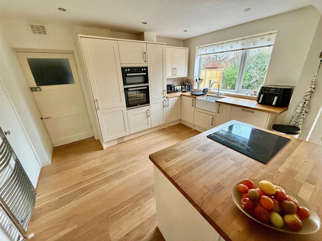 UC4 Kitchen.jpg