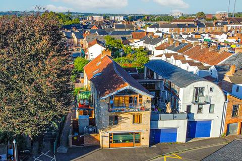 2 bedroom apartment for sale, Portland Place, Taunton, Somerset - NO CHAIN!