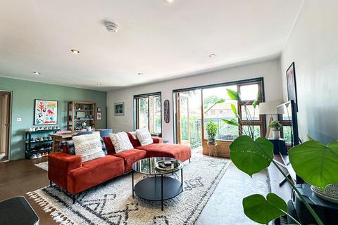 2 bedroom apartment for sale, Portland Place, Taunton, Somerset - NO CHAIN!