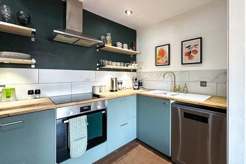 2 bedroom apartment for sale, Portland Place, Taunton, Somerset - NO CHAIN!