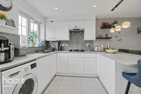 Triumph Close, Grays