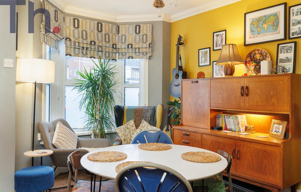 Bay Fronted Lounge