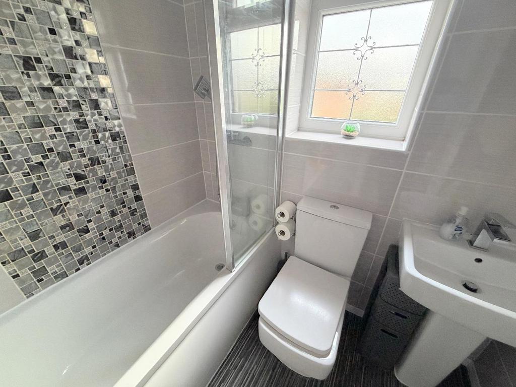 Family bathroom.